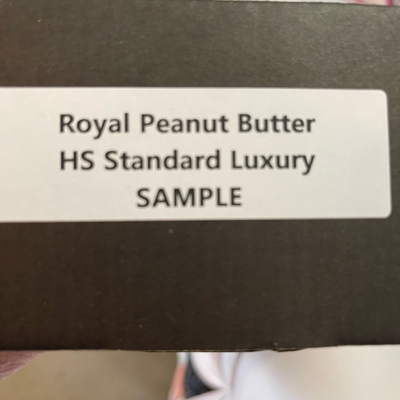 Chic Lifestyle Wig ROYAL in color Peanut Butter. Sample used on a live - Picture 8 of 8